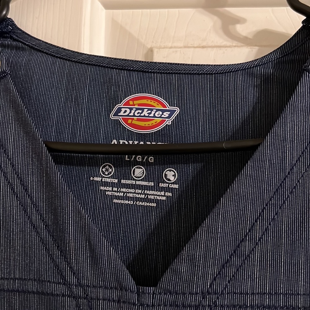 Dickies scrubs blue denim Large shirt and Medium/ Tall length pants - Picture 2 of 4